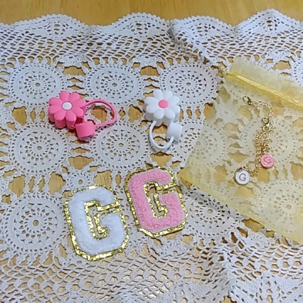 Initial "G" Bundle In Pink And White